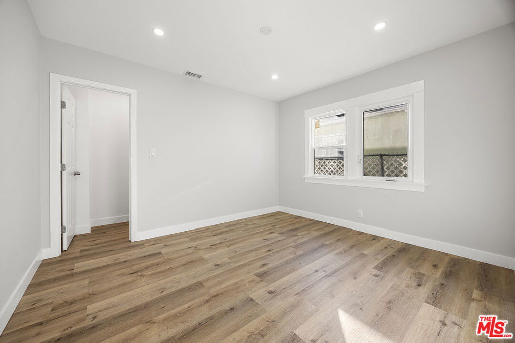 5465 S Victoria Avenue - Photo 16
