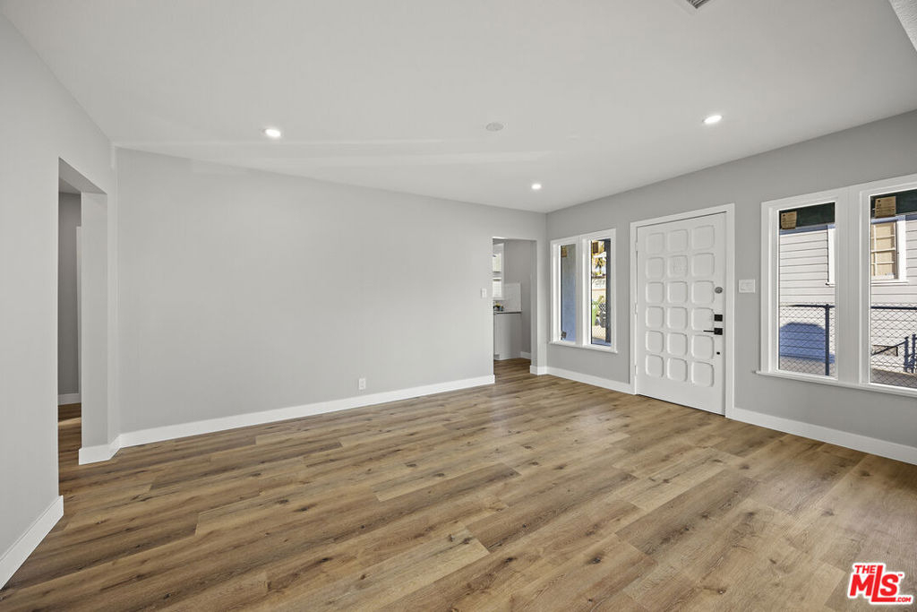 5465 S Victoria Avenue - Photo 7