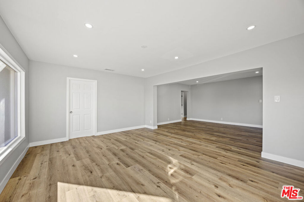 5465 S Victoria Avenue - Photo 5