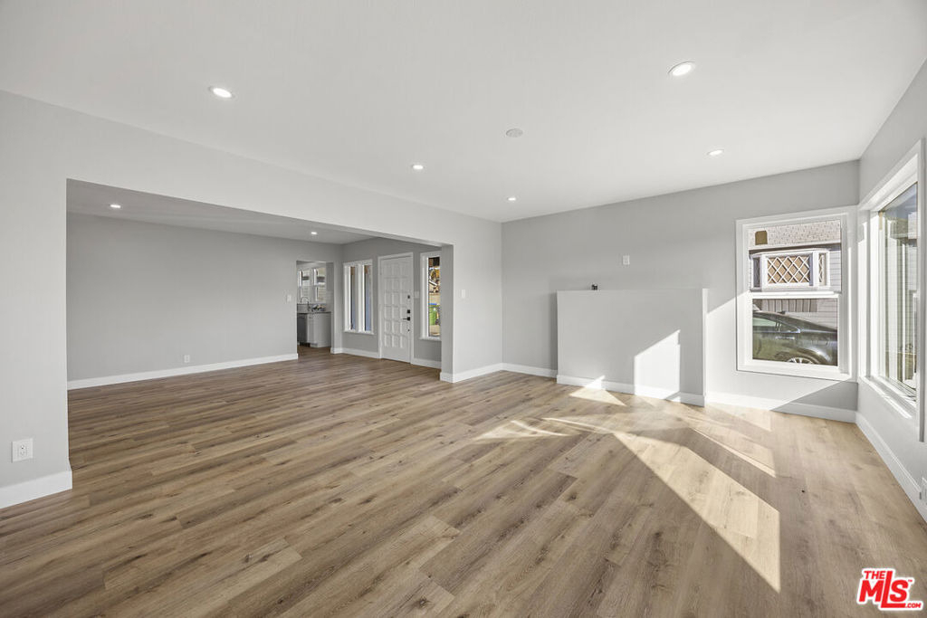5465 S Victoria Avenue - Photo 4