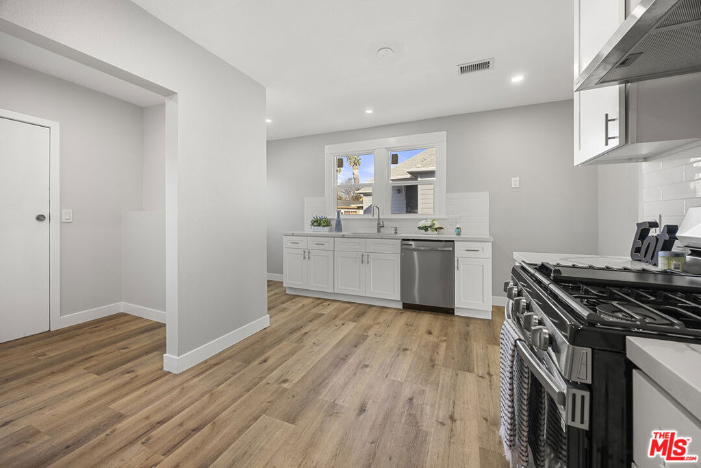 5465 S Victoria Avenue - Photo 11