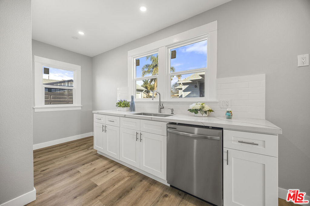 5465 S Victoria Avenue - Photo 9
