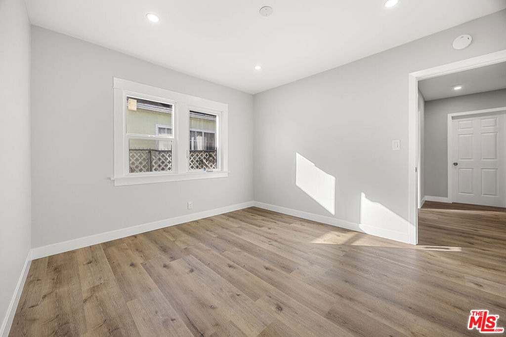 5465 S Victoria Avenue - Photo 18