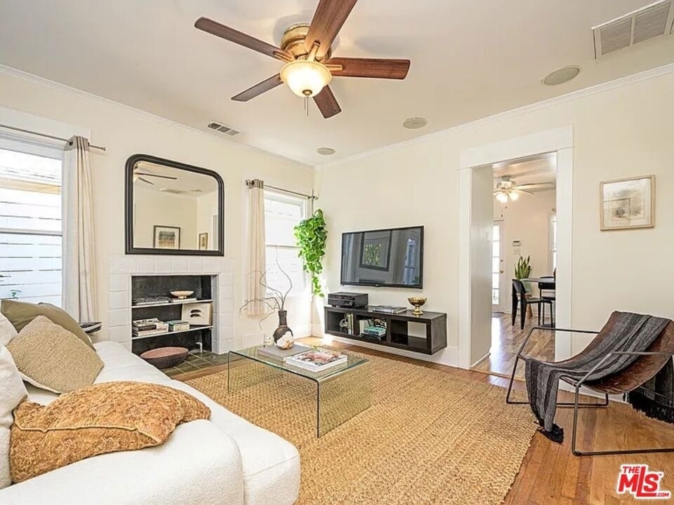 2213 Arizona Avenue - Photo 3