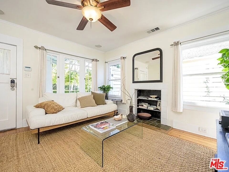 2213 Arizona Avenue - Photo 4