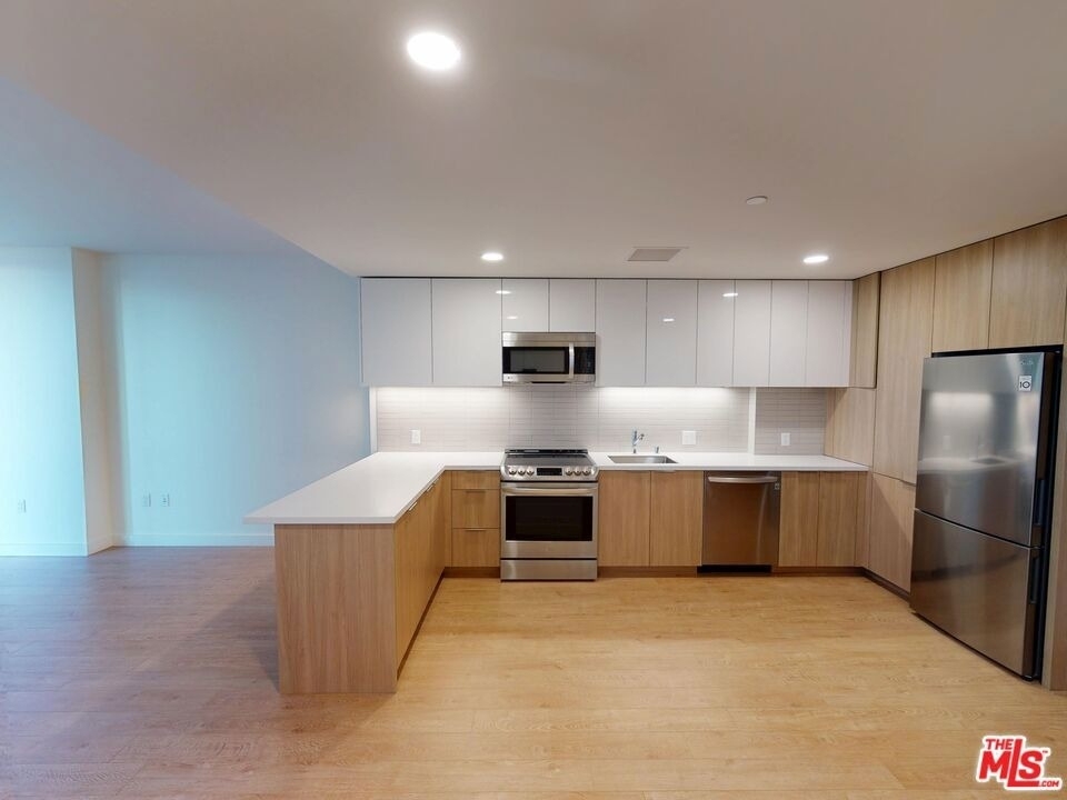 11750 Wilshire Boulevard - Photo 10