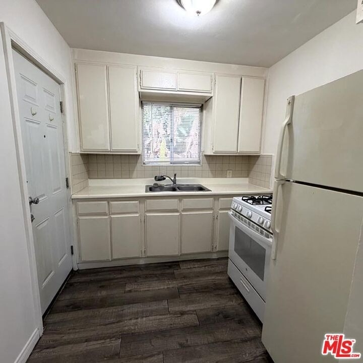 139 S Rosemead Boulevard - Photo 4
