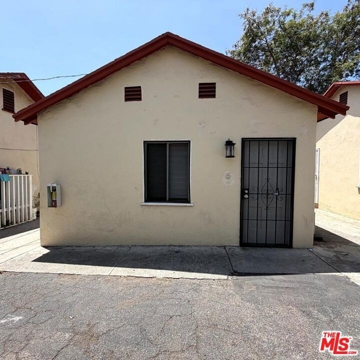 139 S Rosemead Boulevard - Photo 0