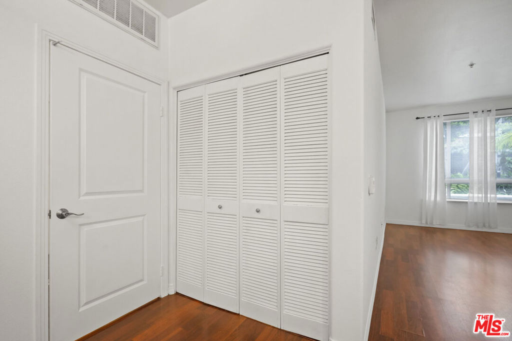 100 S Alameda Street - Photo 7