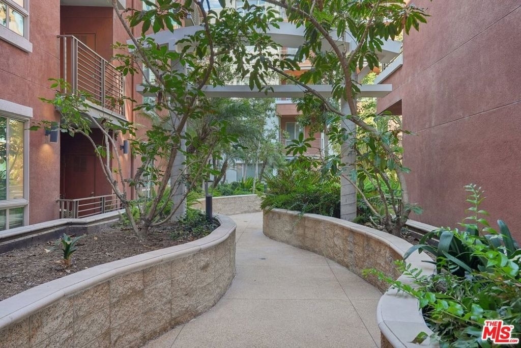 100 S Alameda Street - Photo 25