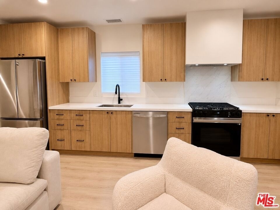 2707 Benedict Street - Photo 3