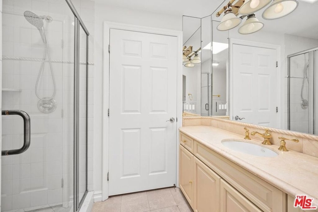 1000 Granville Avenue - Photo 47