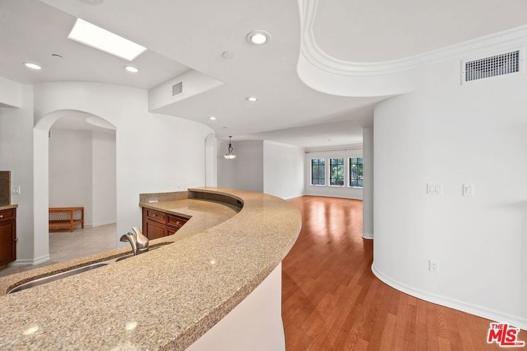 1000 Granville Avenue - Photo 33
