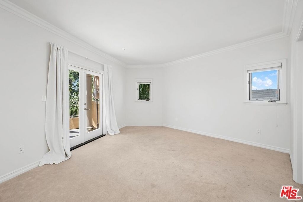 1000 Granville Avenue - Photo 39