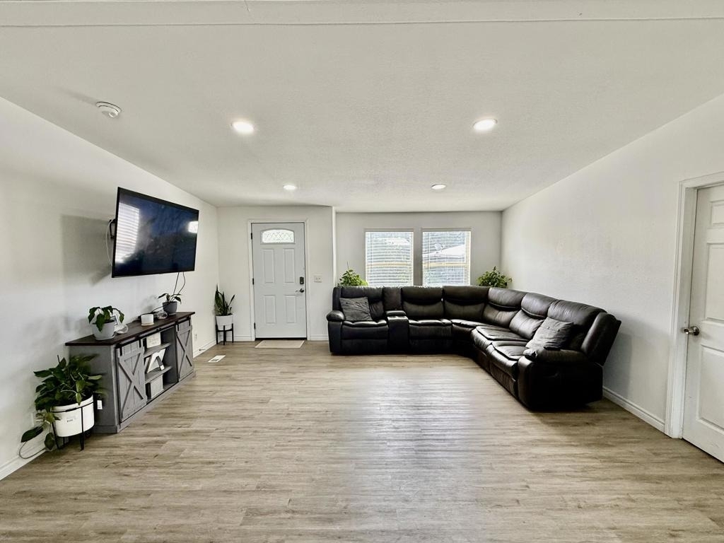 64173 Thomas Avenue - Photo 3