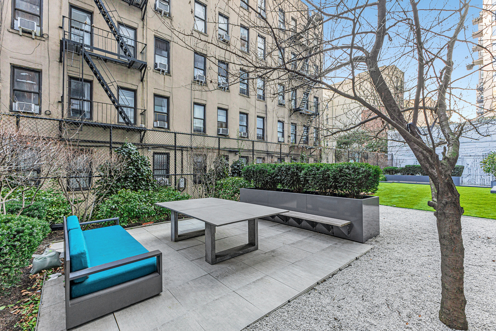 250 East Houston Street - Photo 7