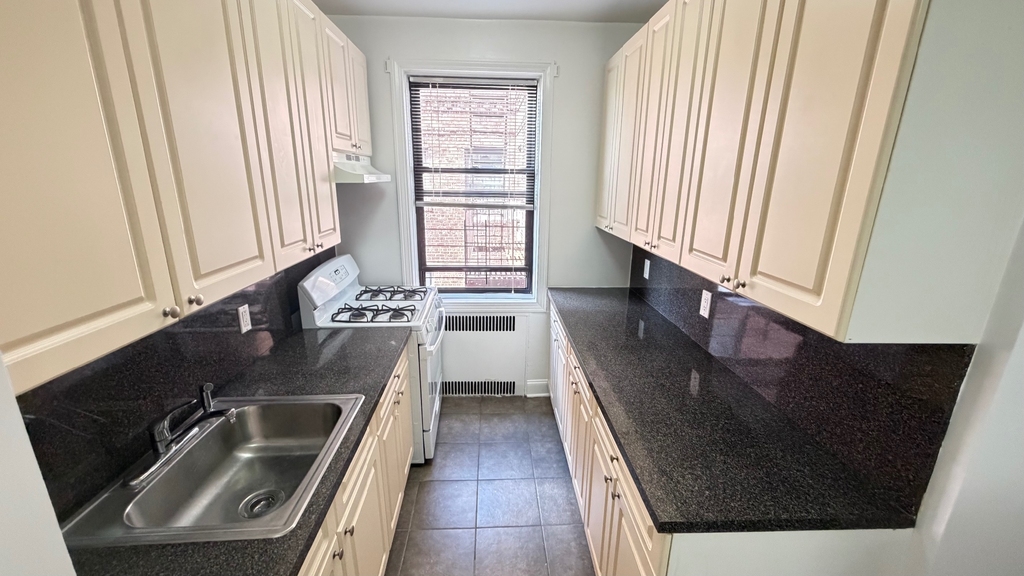 36-19 167th Street - Photo 4