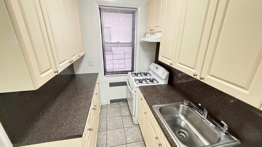 36-19 167th Street - Photo 4