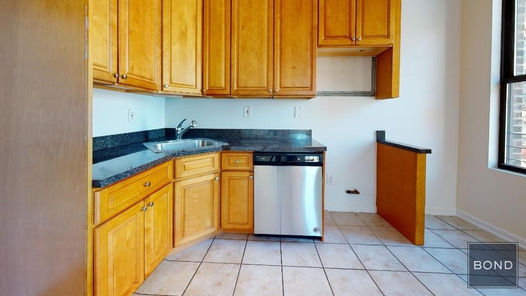 West 171st Street - Photo 5