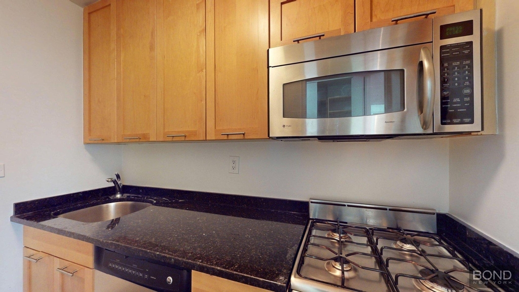 East 49th Street - Photo 1