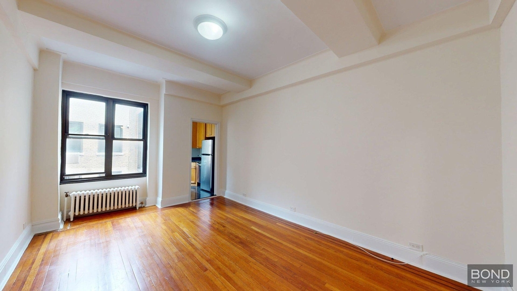 Second Avenue - Photo 0