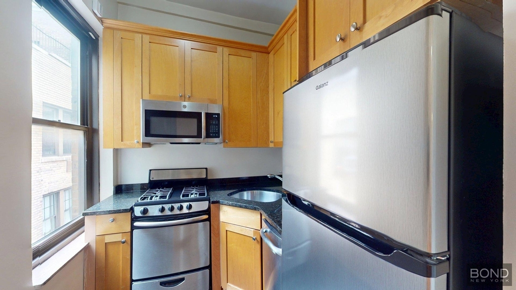 Second Avenue - Photo 1
