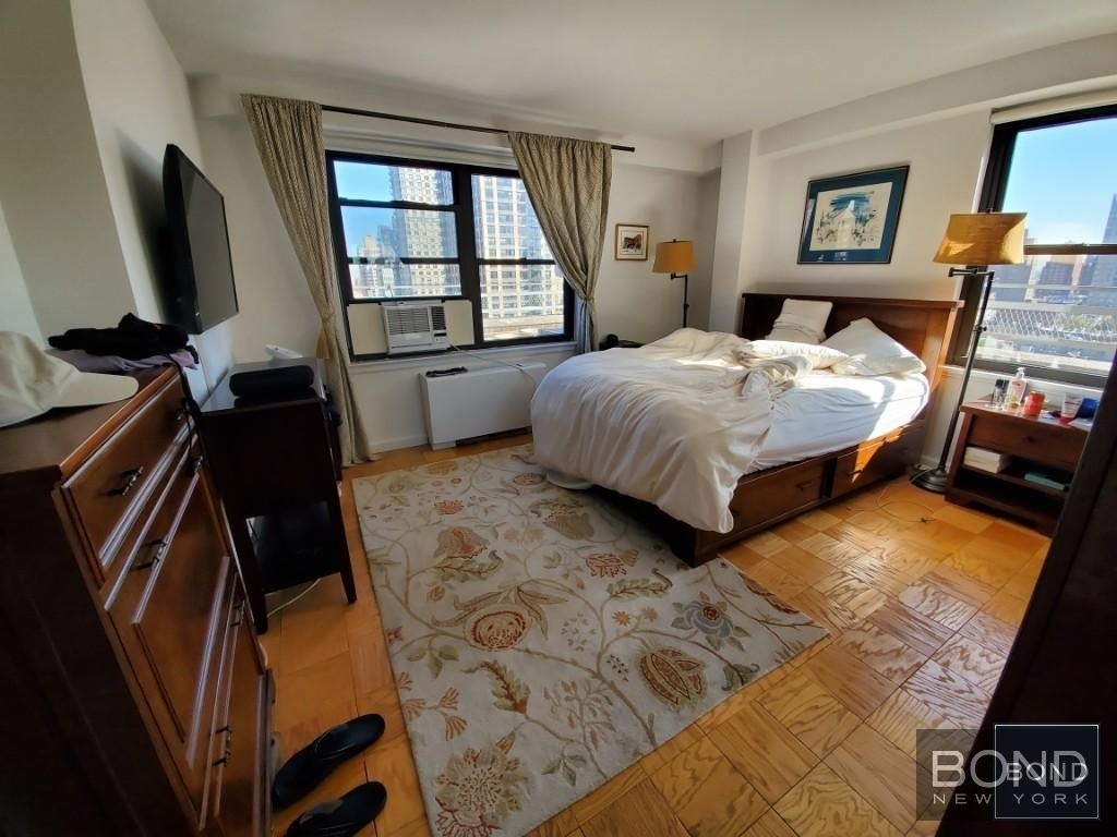 East 82nd Street - Photo 0