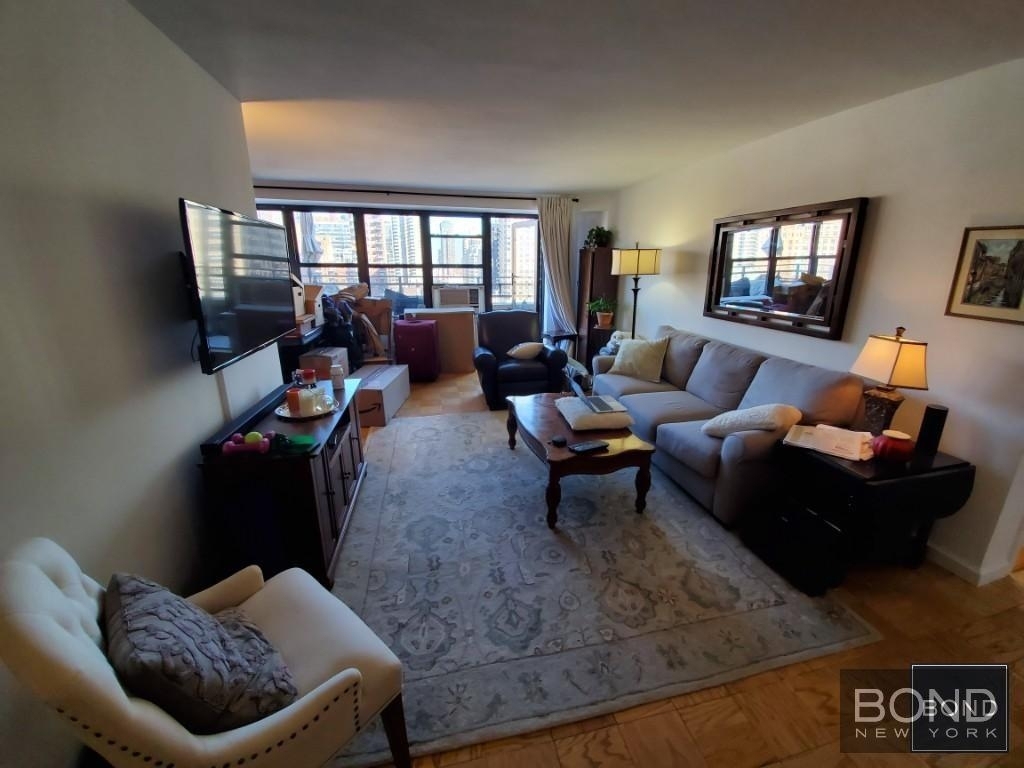 East 82nd Street - Photo 2