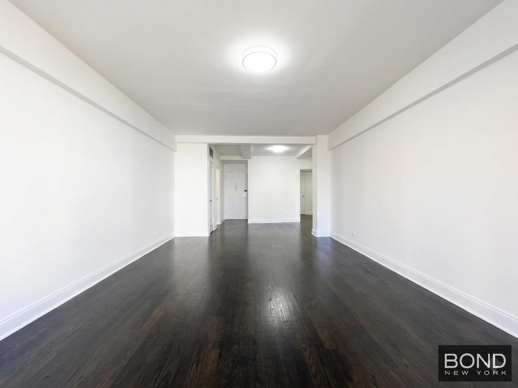 East 69th Street - Photo 8