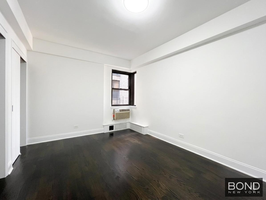 East 69th Street - Photo 3