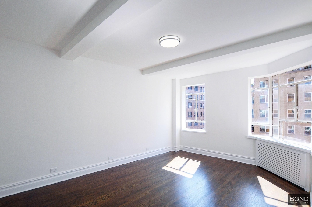 Fifth Avenue - Photo 3