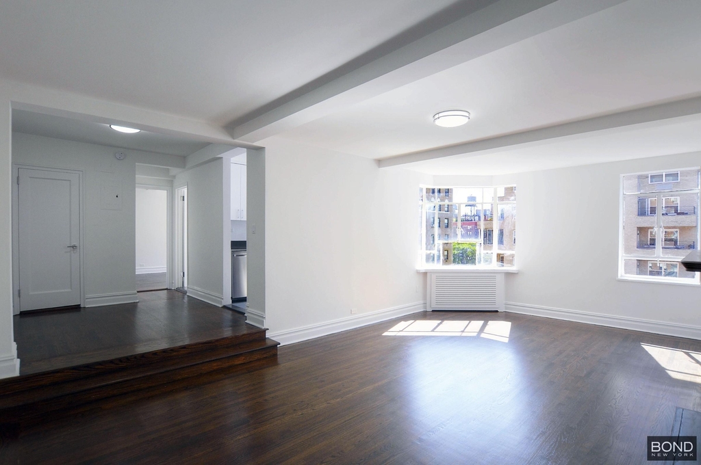 Fifth Avenue - Photo 1