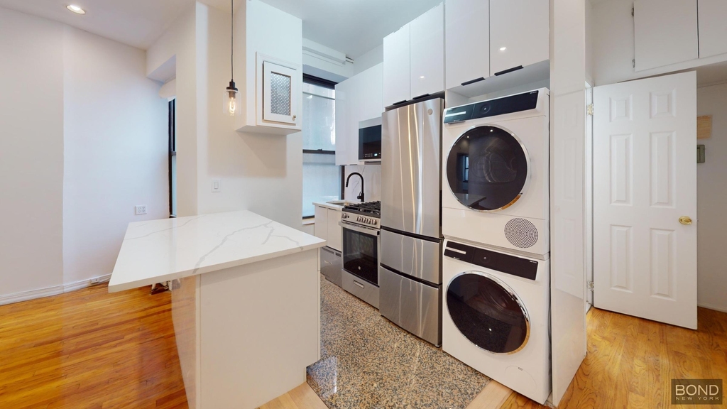 Second Avenue - Photo 1