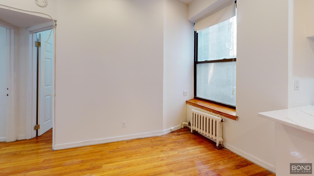 Second Avenue - Photo 8