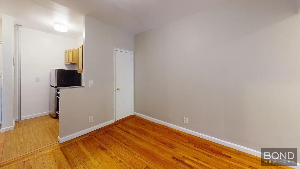 West 83 Street - Photo 3
