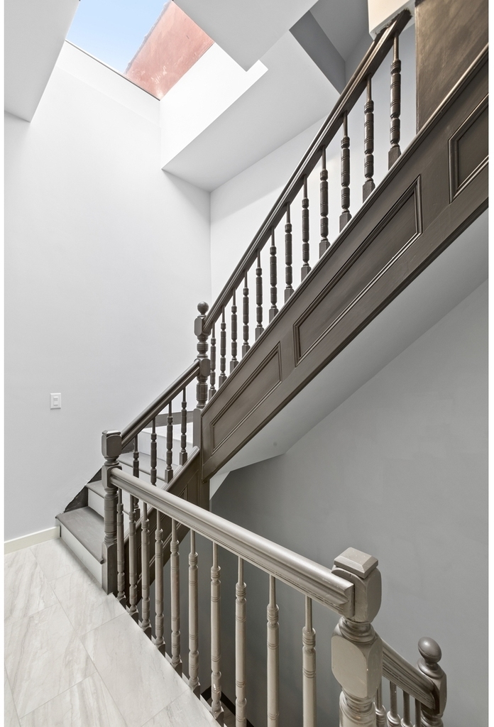 364 Menahan St - Photo 8