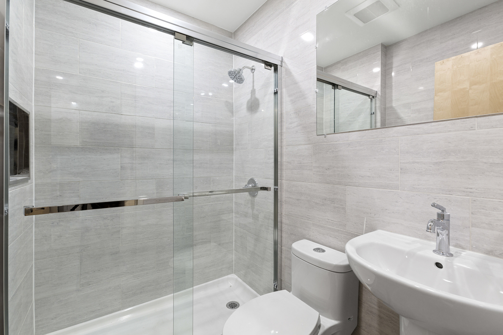 364 Menahan St - Photo 5
