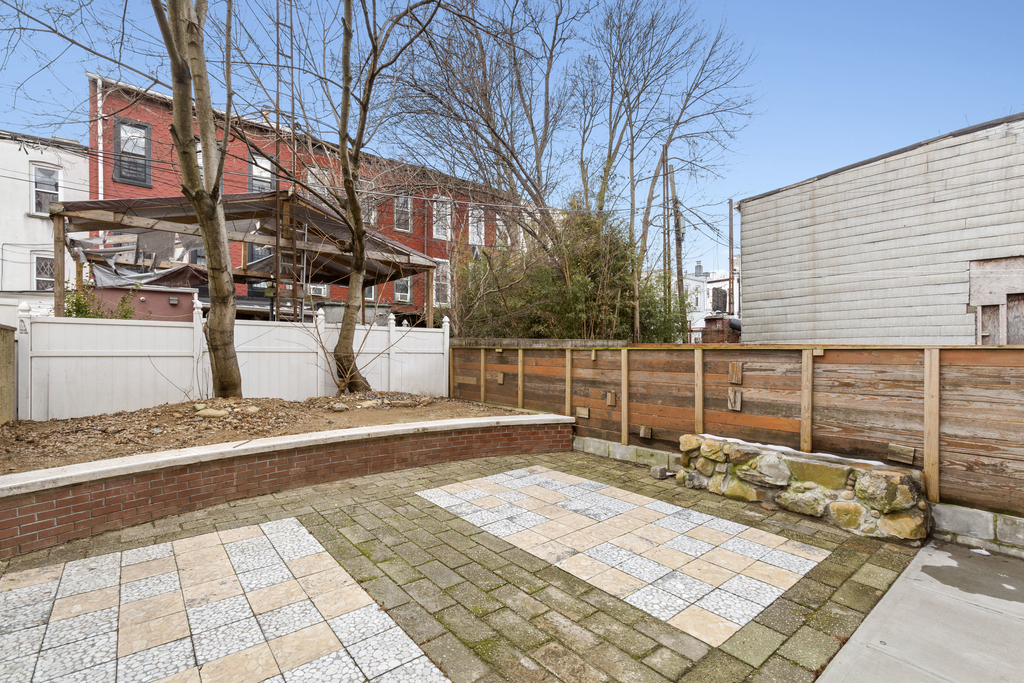 364 Menahan St - Photo 7