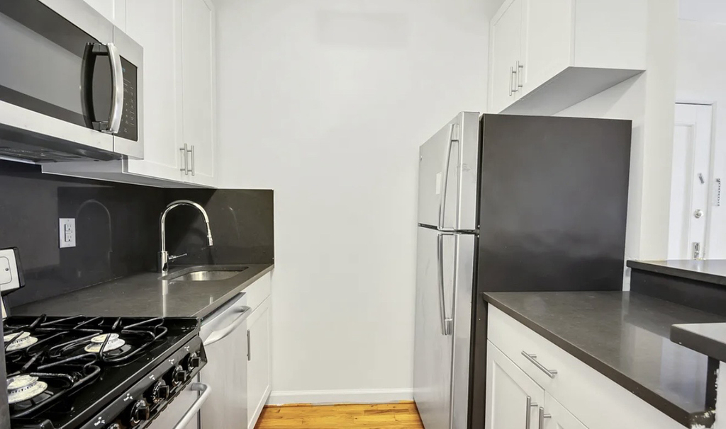 1167 2nd Avenue - Photo 4