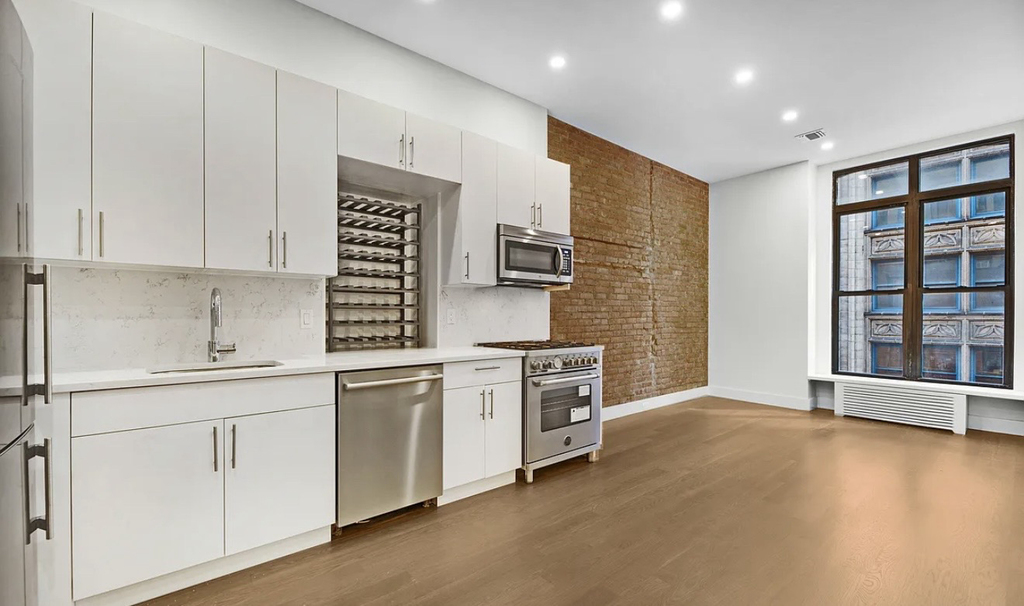 121 Madison Avenue - Photo 0