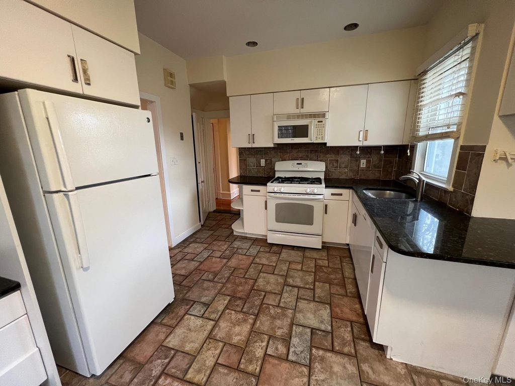 8 Bogart Avenue - Photo 10