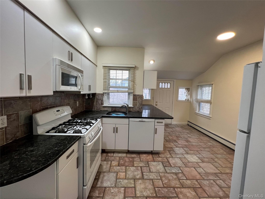 8 Bogart Avenue - Photo 11