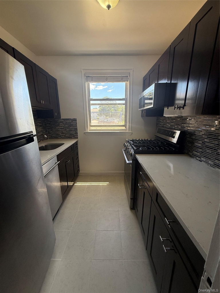 35 Winchester Avenue - Photo 0