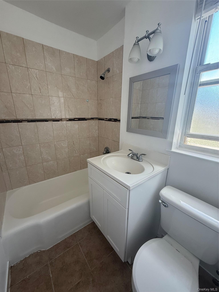 35 Winchester Avenue - Photo 2