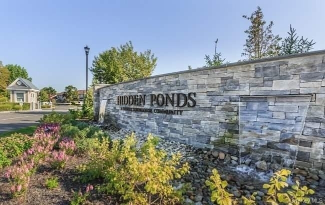 261 Pond View Ln - Photo 0