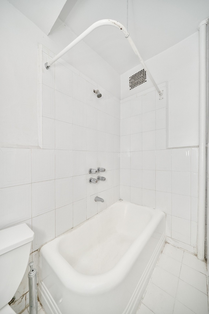 223 E 58th Street - Photo 6