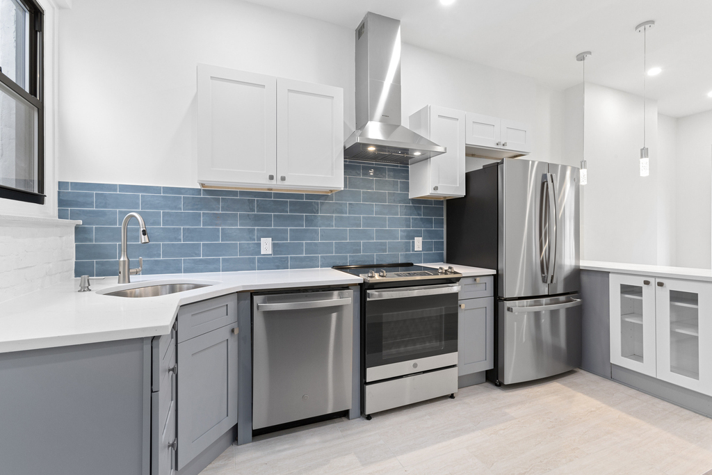 364 Menahan Street - Photo 0