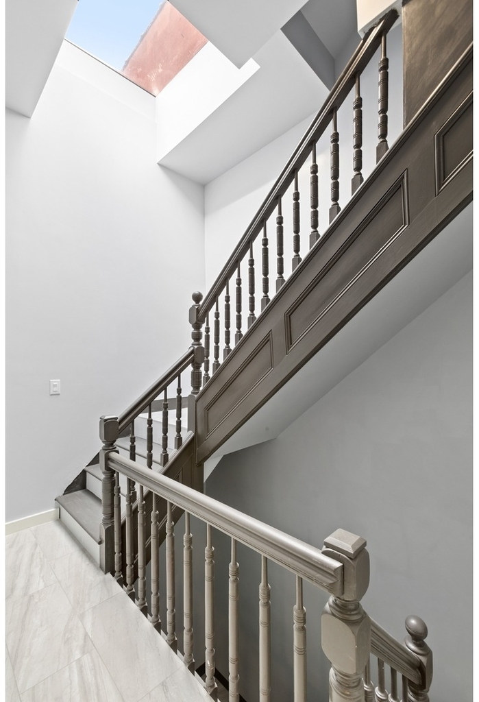 364 Menahan Street - Photo 8