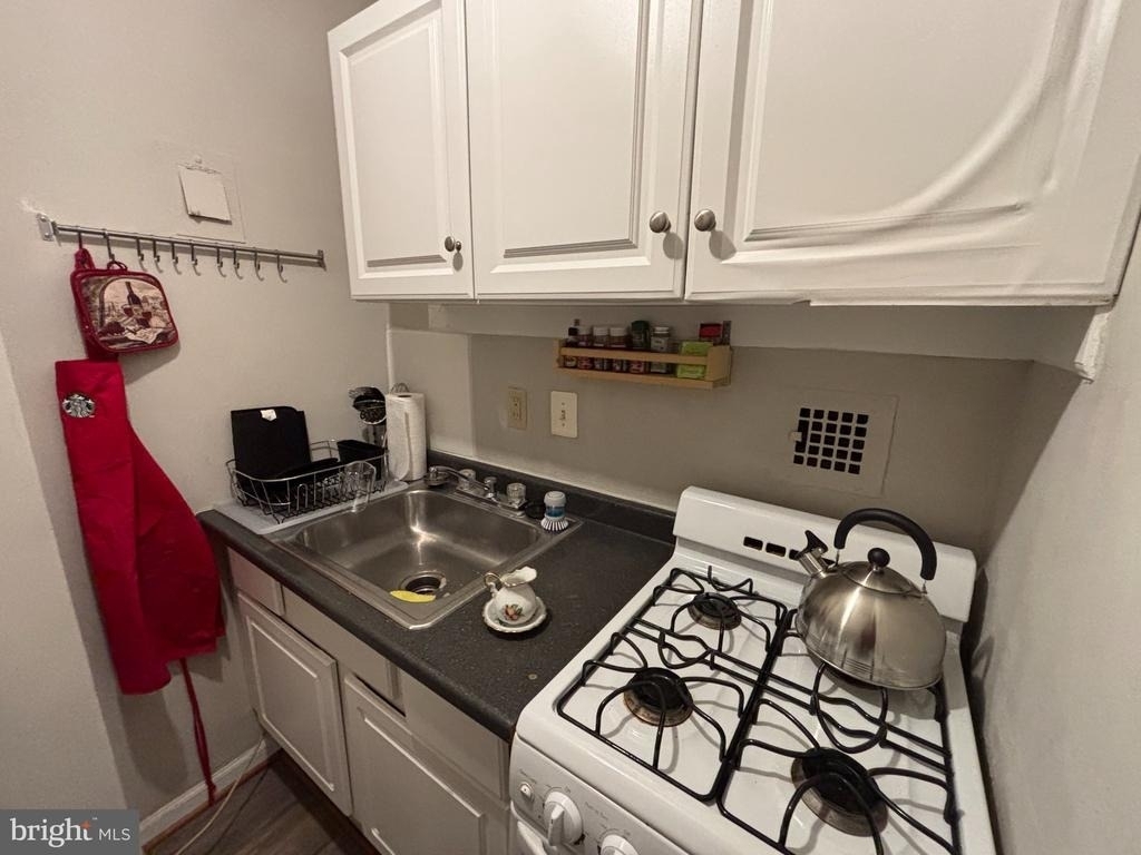 1121 Arlington Boulevard - Photo 5