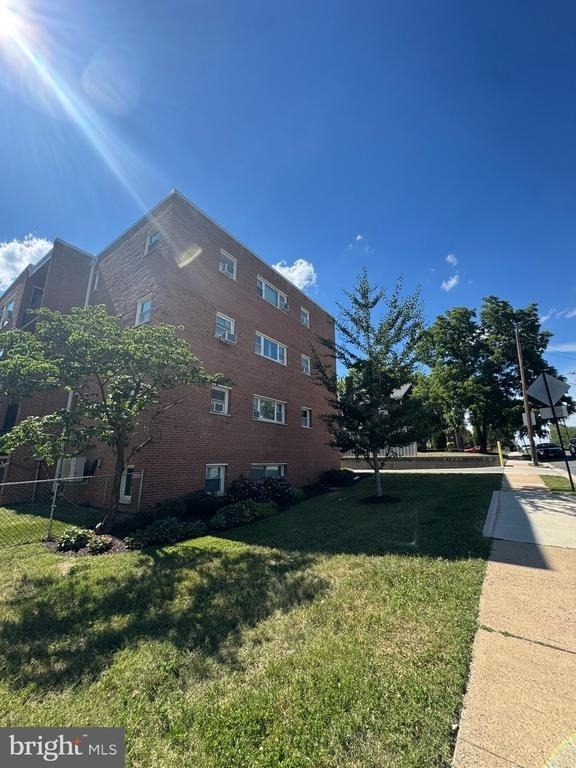 500 S Courthouse Road - Photo 1
